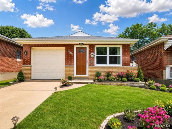 7448 Morganford Road, St Louis, MO 63116