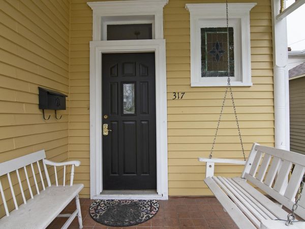 317 James St, Hinton, WV 25951