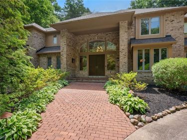 80 Easton Lane, Moreland Hills, OH 44022