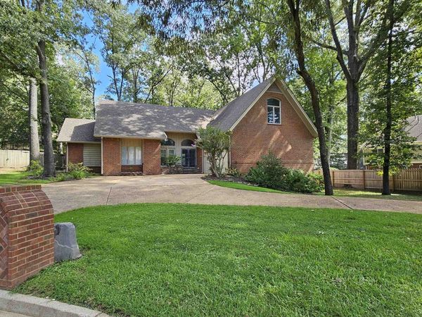 8486 HUNTERS FOREST DR, Germantown, TN 38138