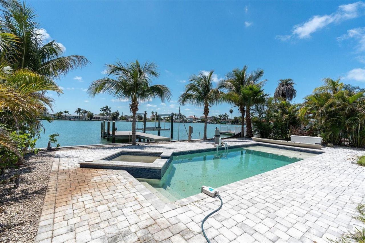 575 Crystal Drive, Madeira Beach, FL 33708 Photo