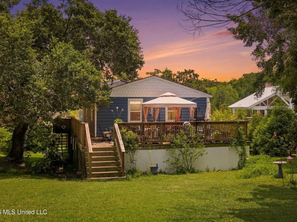 326 Magnolia Avenue, Ocean Springs, MS 39564