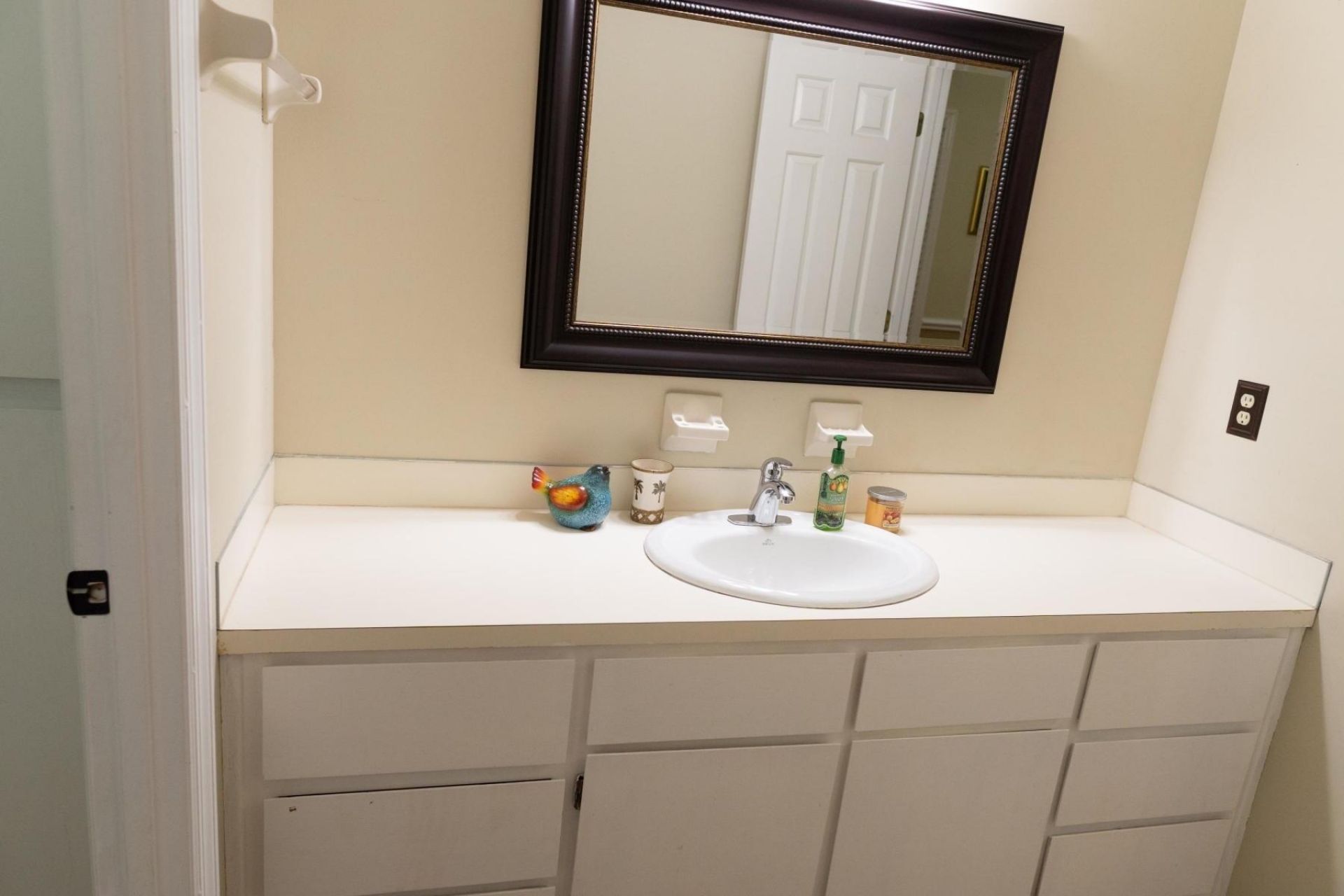 114 Queensbury Circle Photo 32