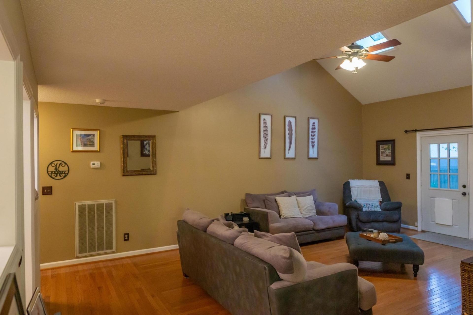 114 Queensbury Circle Photo 4