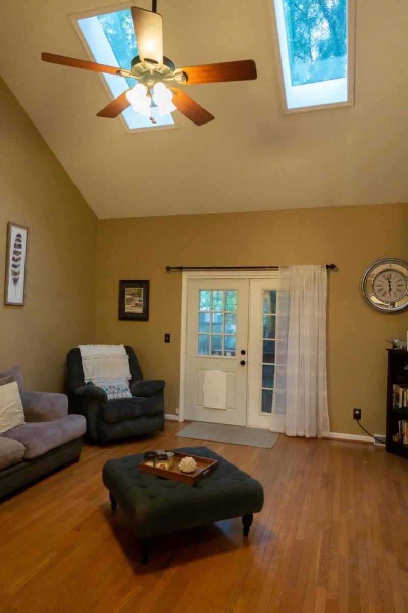114 Queensbury Circle Photo 5