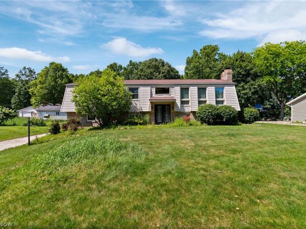 1229 Scenicrest Street NW, Uniontown, OH 44685