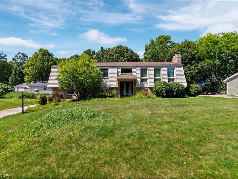 1229 Scenicrest Street NW, Uniontown, OH 44685 Photo 1