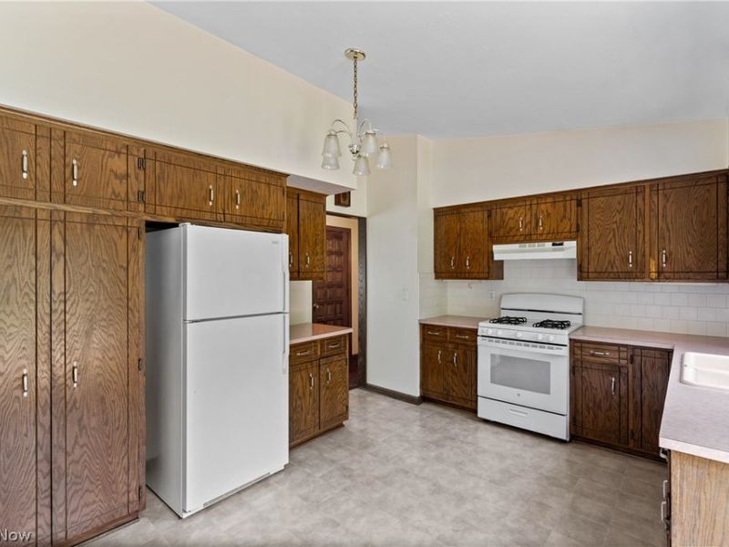 1229 Scenicrest Street NW, Uniontown, OH 44685 Photo 10