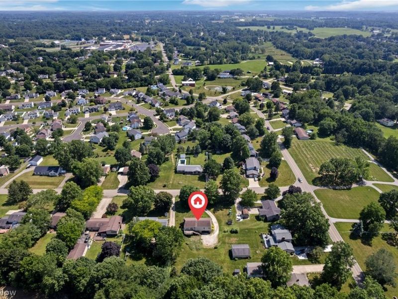 1229 Scenicrest Street NW, Uniontown, OH 44685 Photo 2