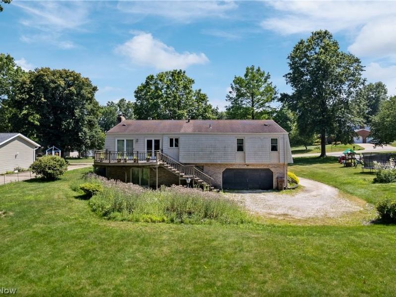 1229 Scenicrest Street NW, Uniontown, OH 44685 Photo 4