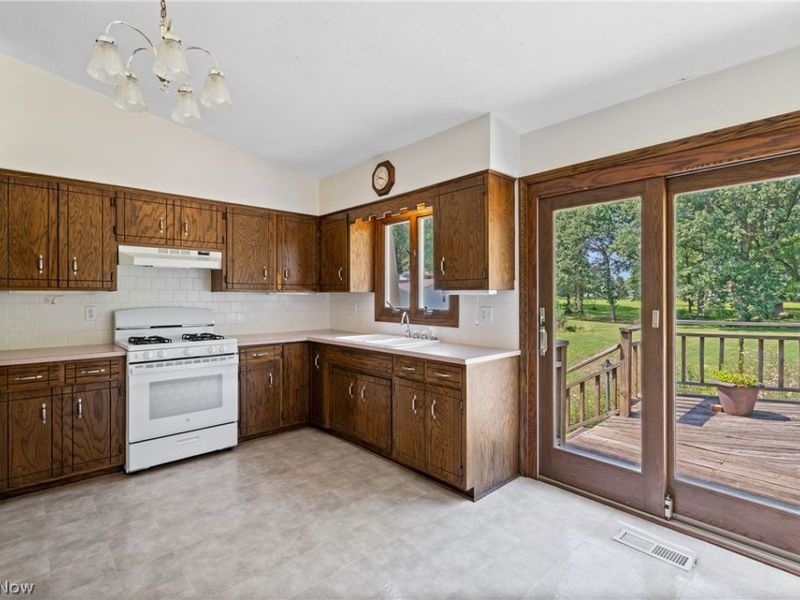 1229 Scenicrest Street NW, Uniontown, OH 44685 Photo 6
