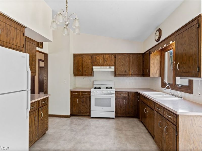 1229 Scenicrest Street NW, Uniontown, OH 44685 Photo 7