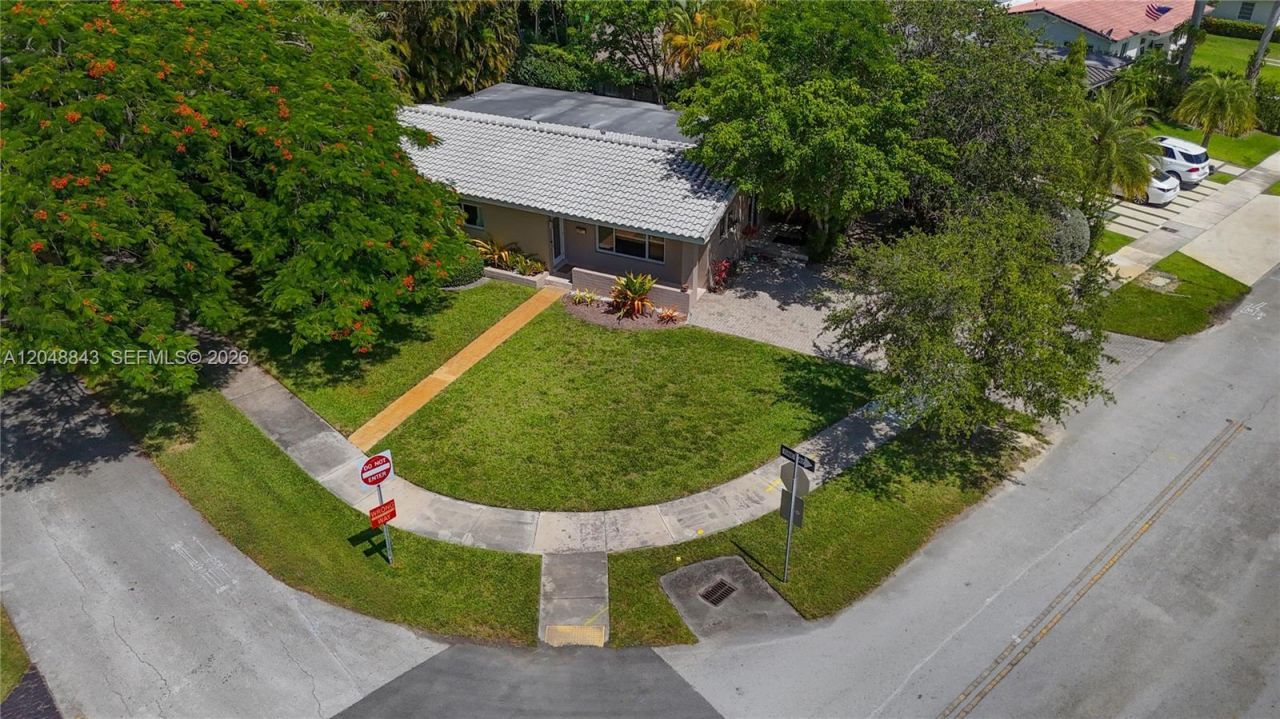 6325 SW 84th St , Miami, FL 33143 Photo
