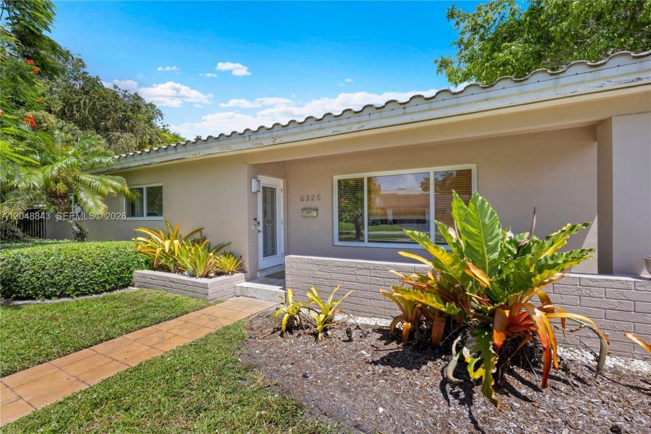 6325 SW 84th St , Miami, FL 33143 Photo