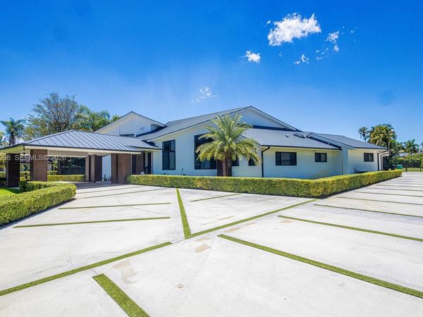 10506 SW 89 Place , Miami, FL 33176