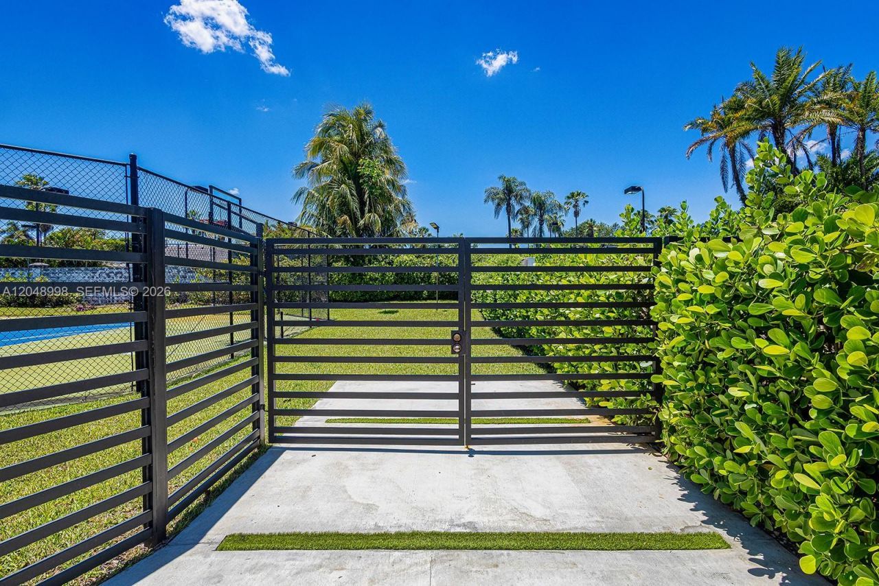 10506 SW 89 Place , Miami, FL 33176 Photo