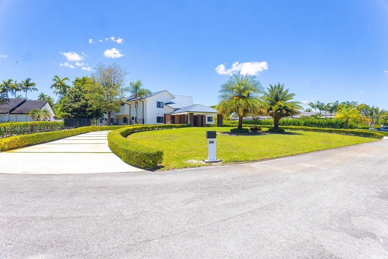 10506 SW 89 Place , Miami, FL 33176 Photo