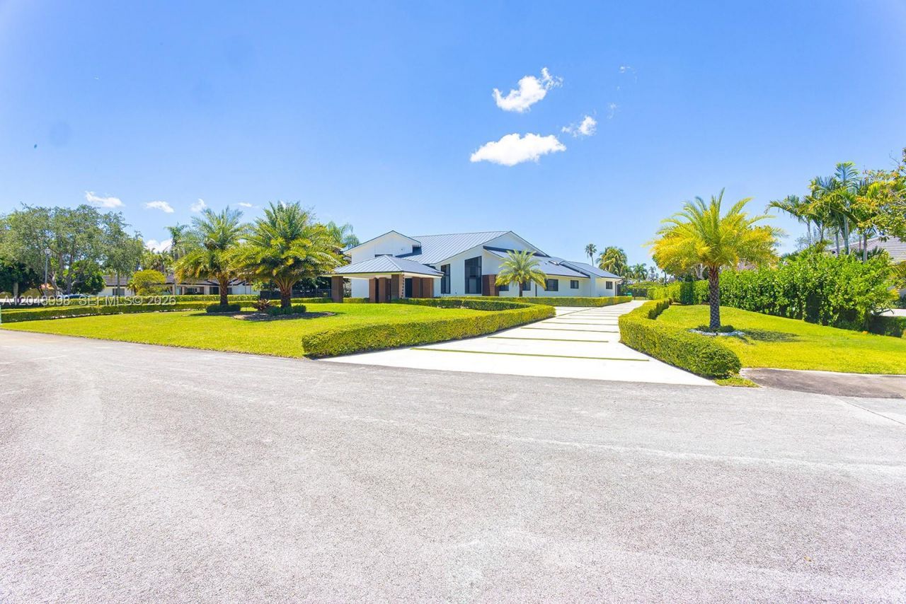 10506 SW 89 Place , Miami, FL 33176 Photo