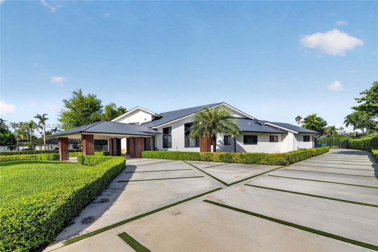 10506 SW 89 Place , Miami, FL 33176 Photo