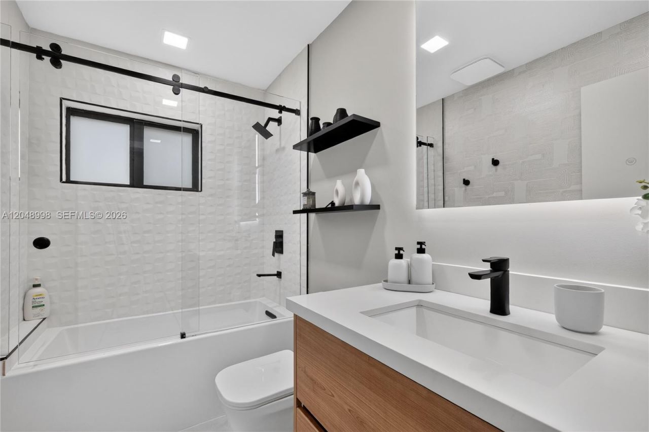 10506 SW 89 Place , Miami, FL 33176 Photo