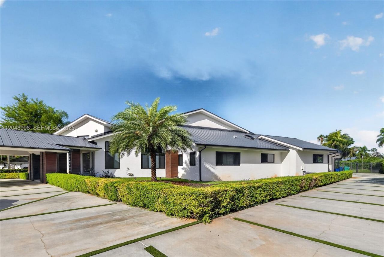 10506 SW 89 Place , Miami, FL 33176 Photo