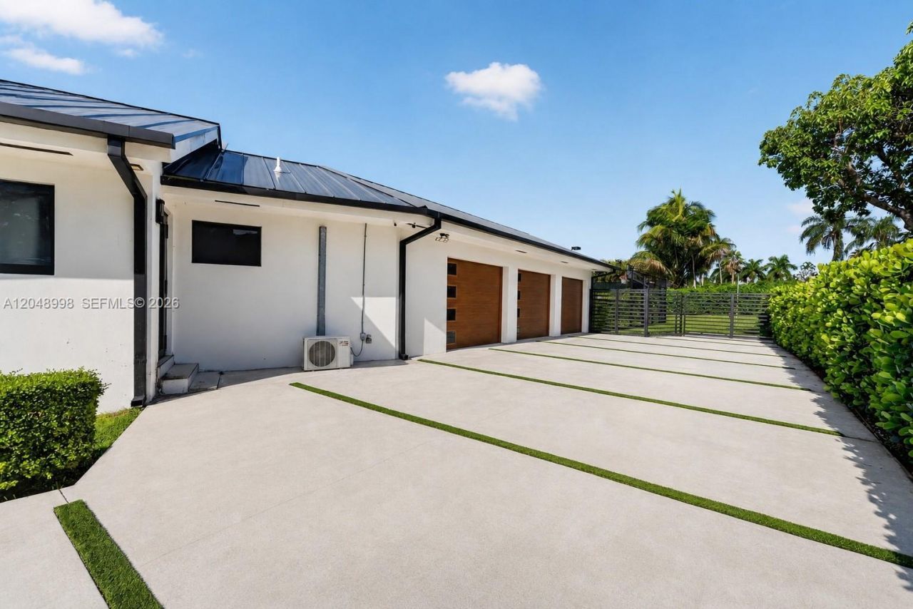 10506 SW 89 Place , Miami, FL 33176 Photo