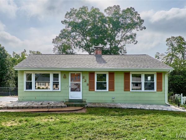 228 Newton Place, Ballwin, MO 63021