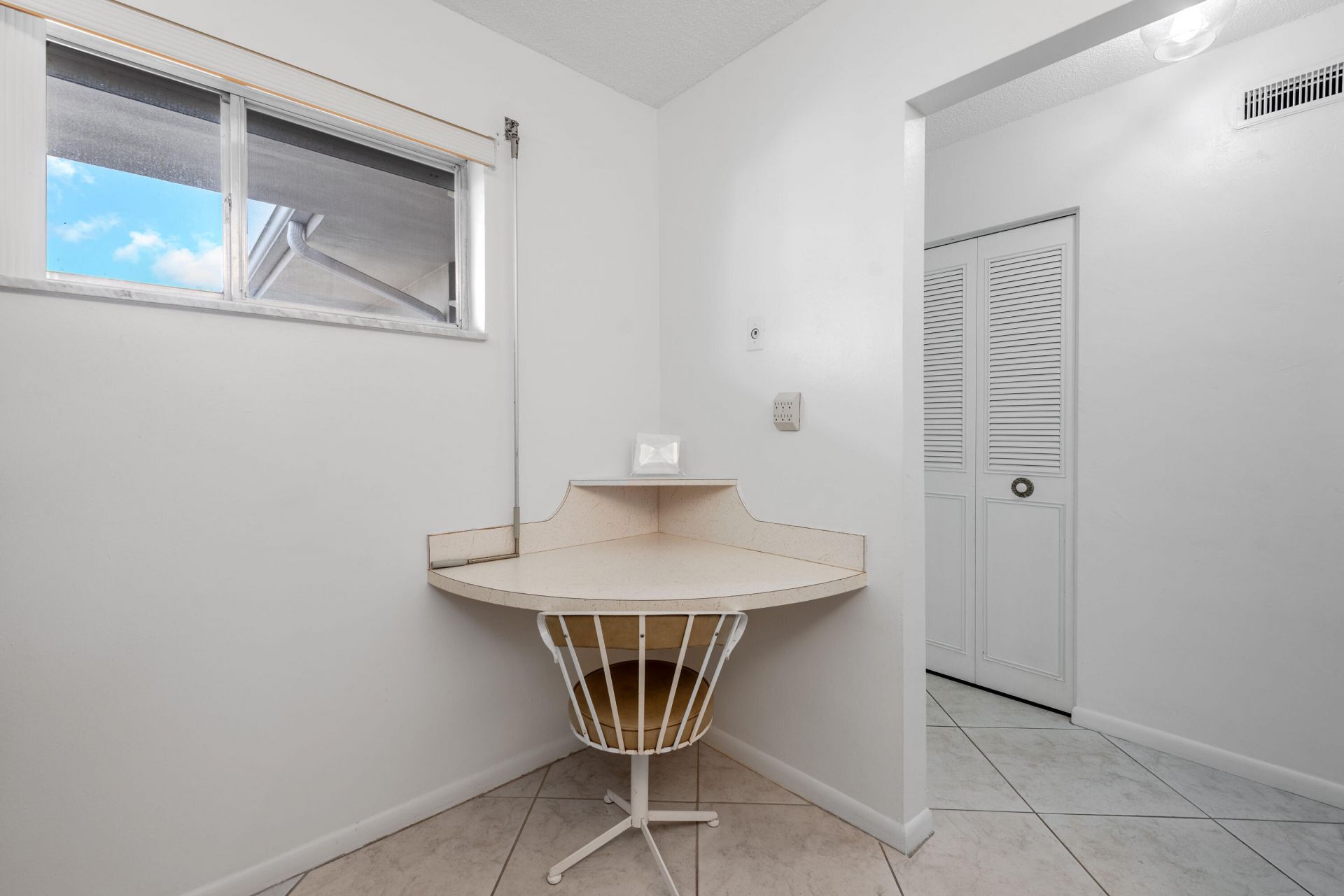 2615 Garden Drive N, Unit 307, Lake Worth, FL 33461 Photo