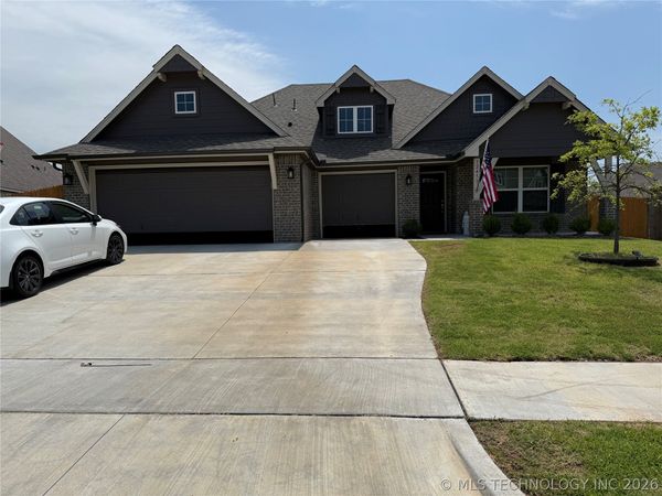 12451 S Kingston Avenue , Bixby, OK 74008
