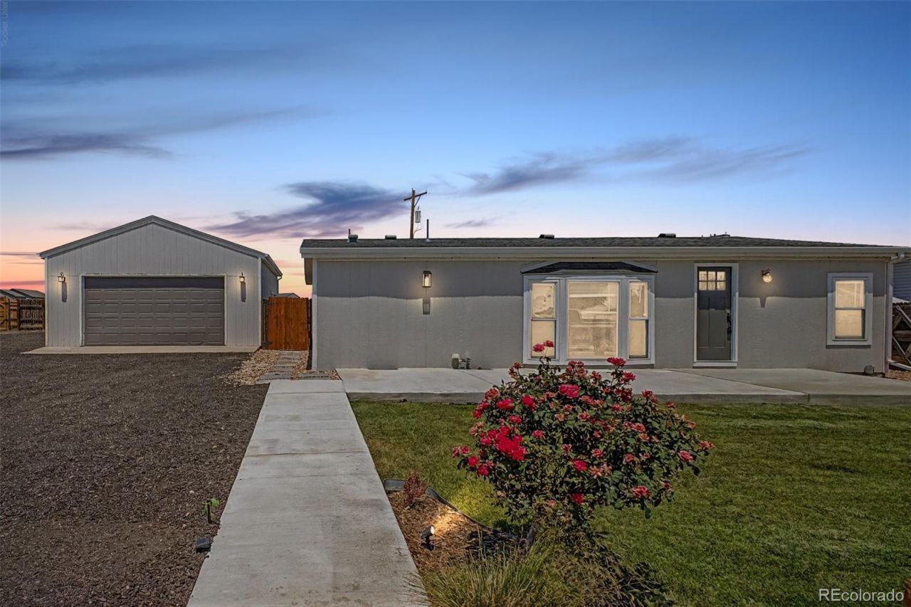 325 E Kipp Avenue, Keenesburg, CO 80643 Main Photo