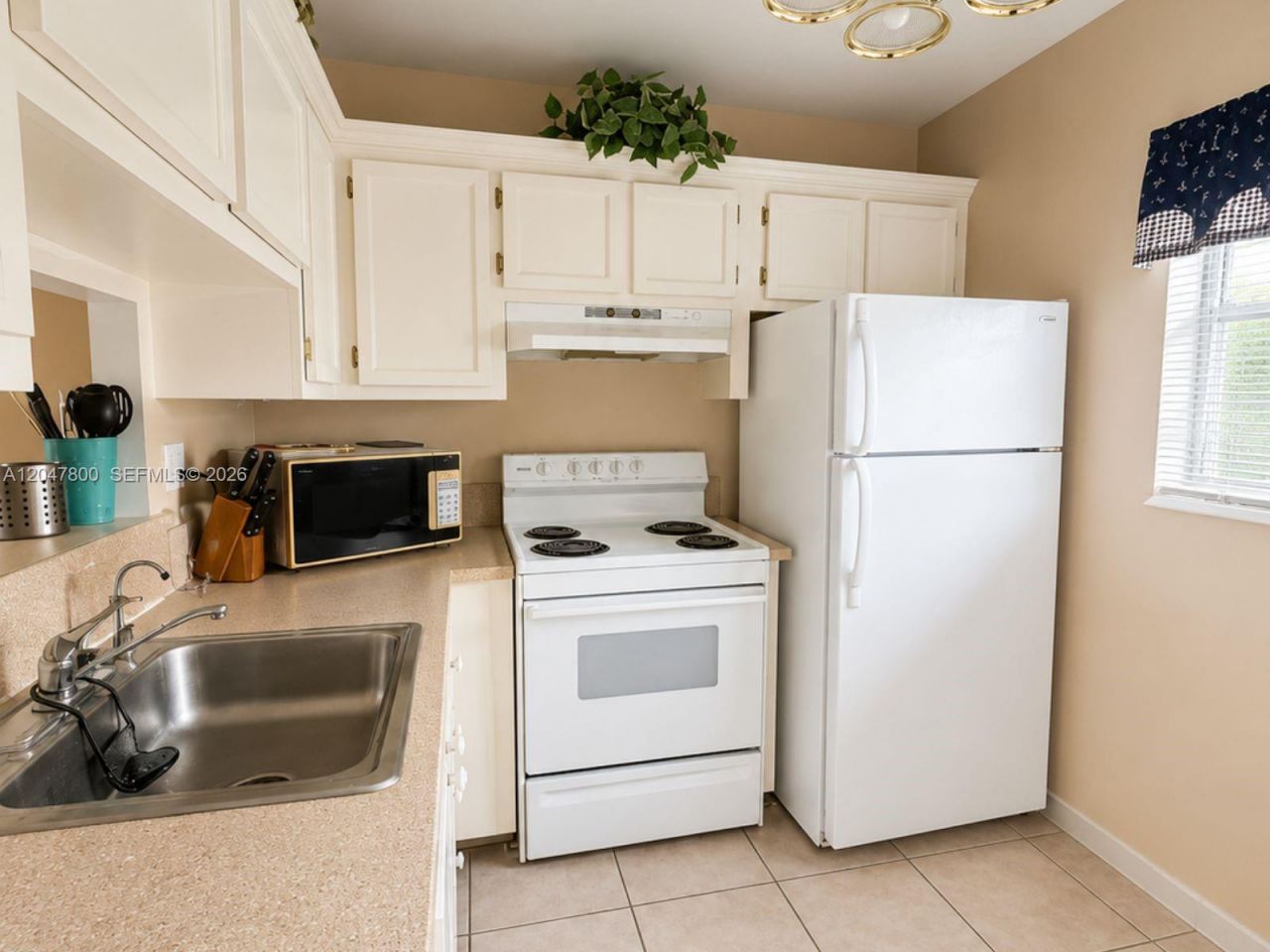 4700 NW 35th St , Unit 411, Lauderdale Lakes, FL 33319 Photo