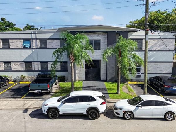 2170 NW Flagler Ter , Miami, FL 33125