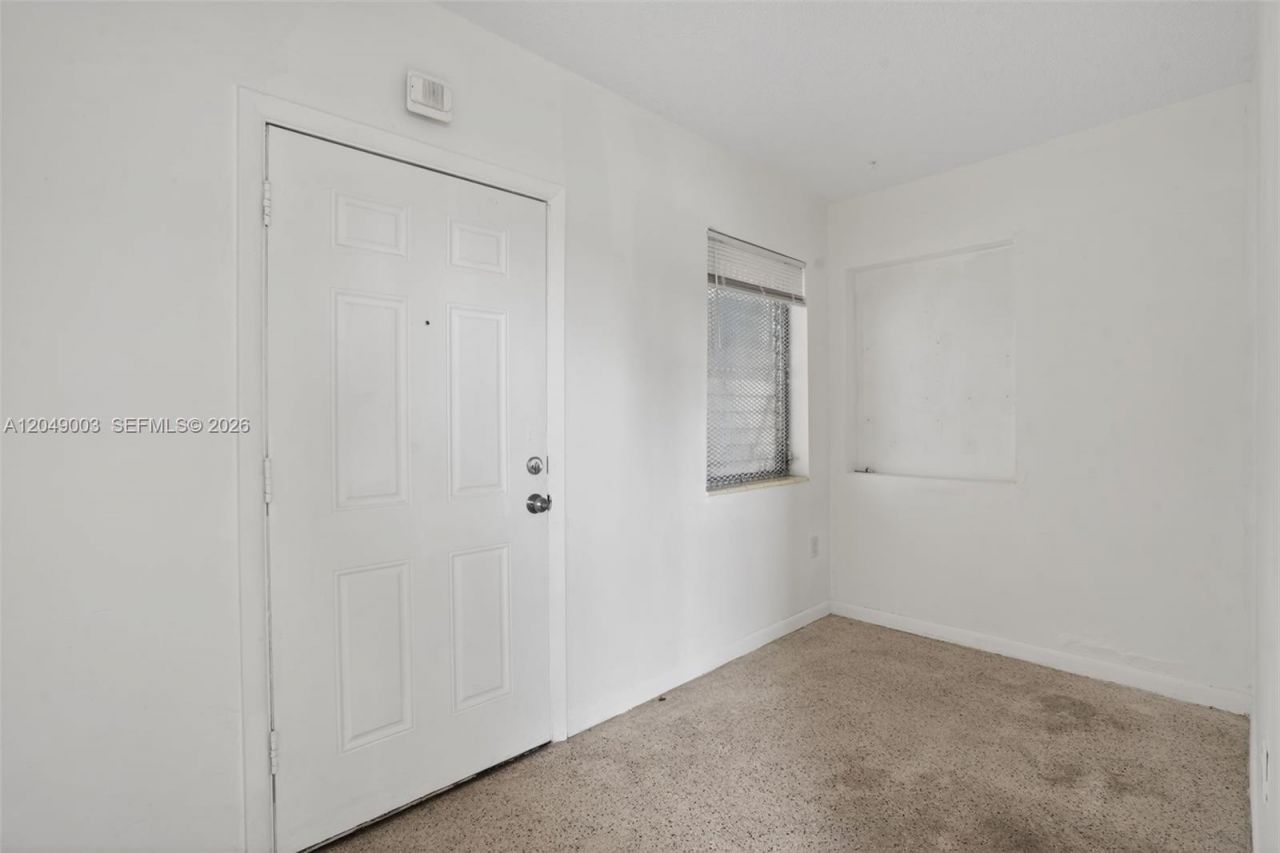 2170 NW Flagler Ter , Miami, FL 33125 Photo