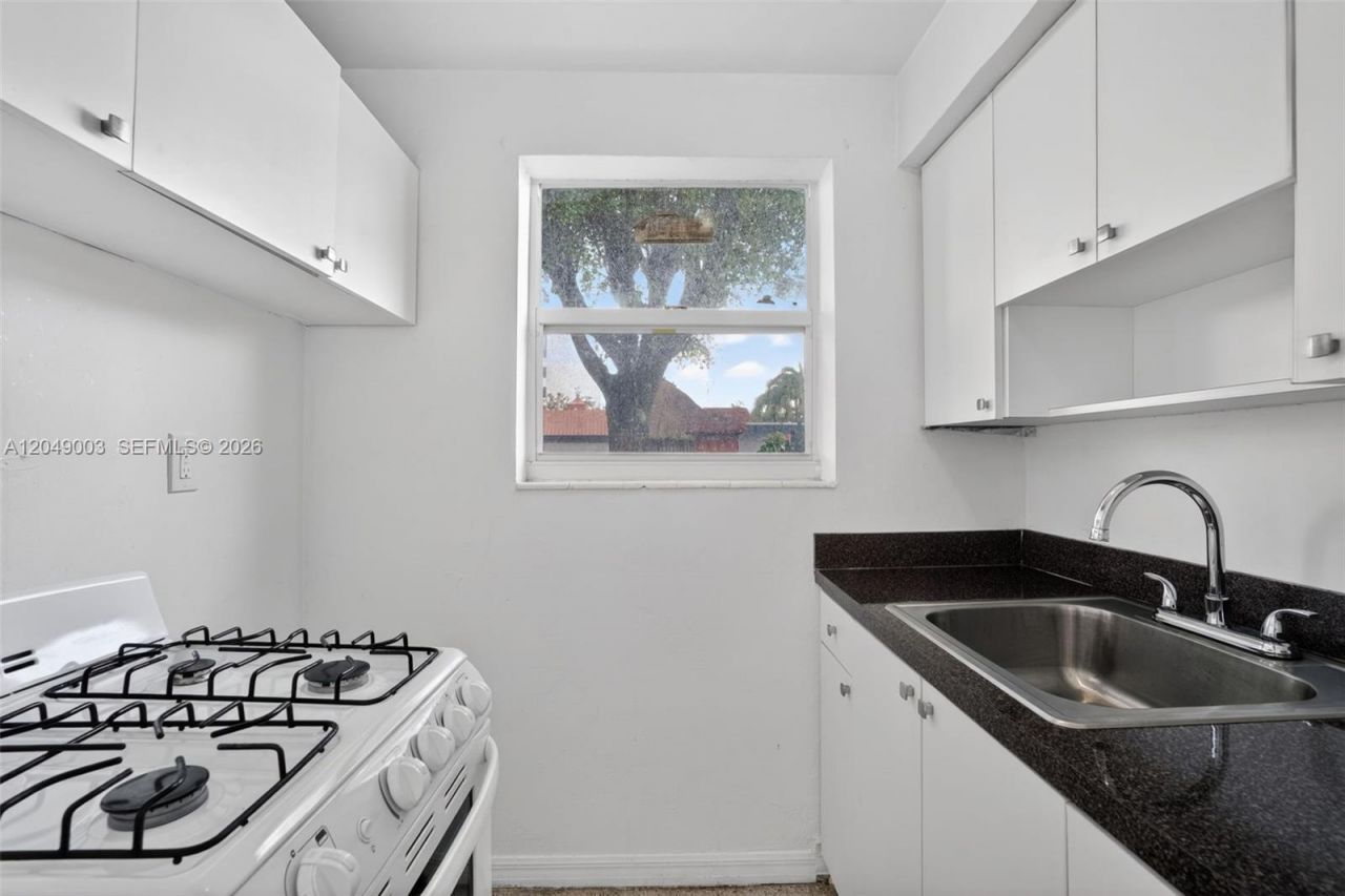2170 NW Flagler Ter , Miami, FL 33125 Photo