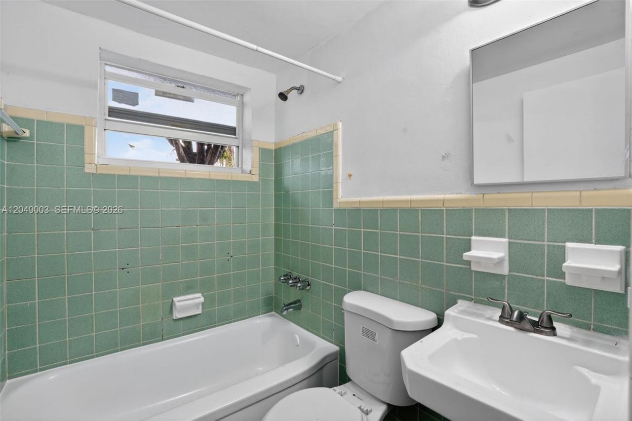 2170 NW Flagler Ter , Miami, FL 33125 Photo