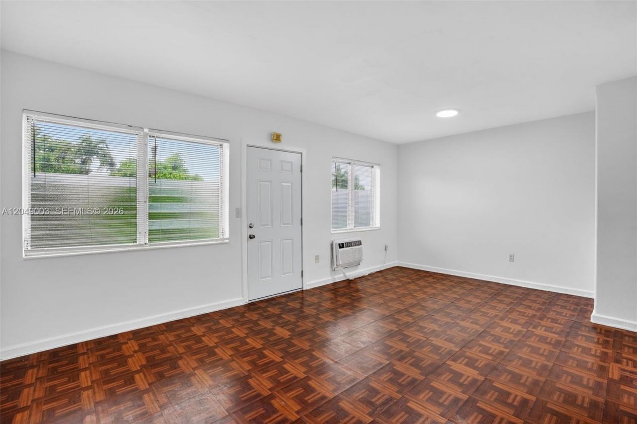 2170 NW Flagler Ter , Miami, FL 33125 Photo