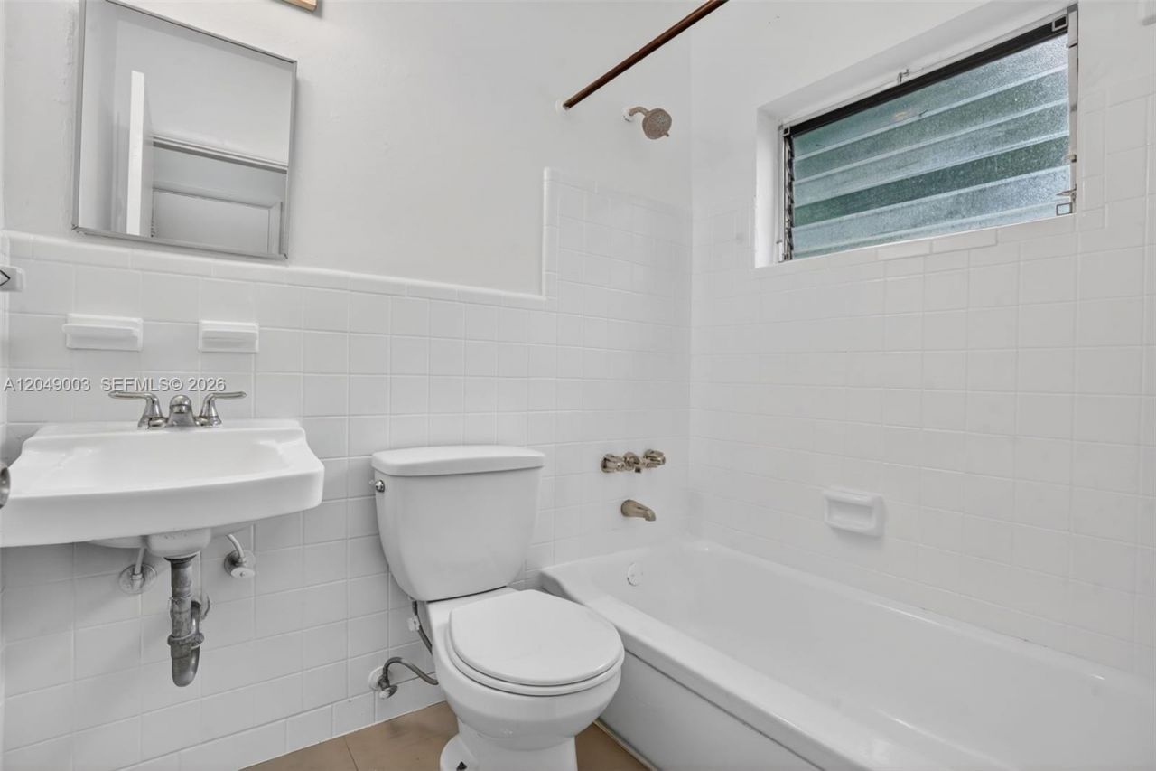 2170 NW Flagler Ter , Miami, FL 33125 Photo