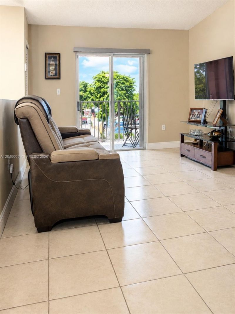 5800 W 18th Ln, Hialeah, FL 33012 Photo