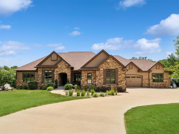 3806 Turnberry Drive, West Des Moines, IA 50265