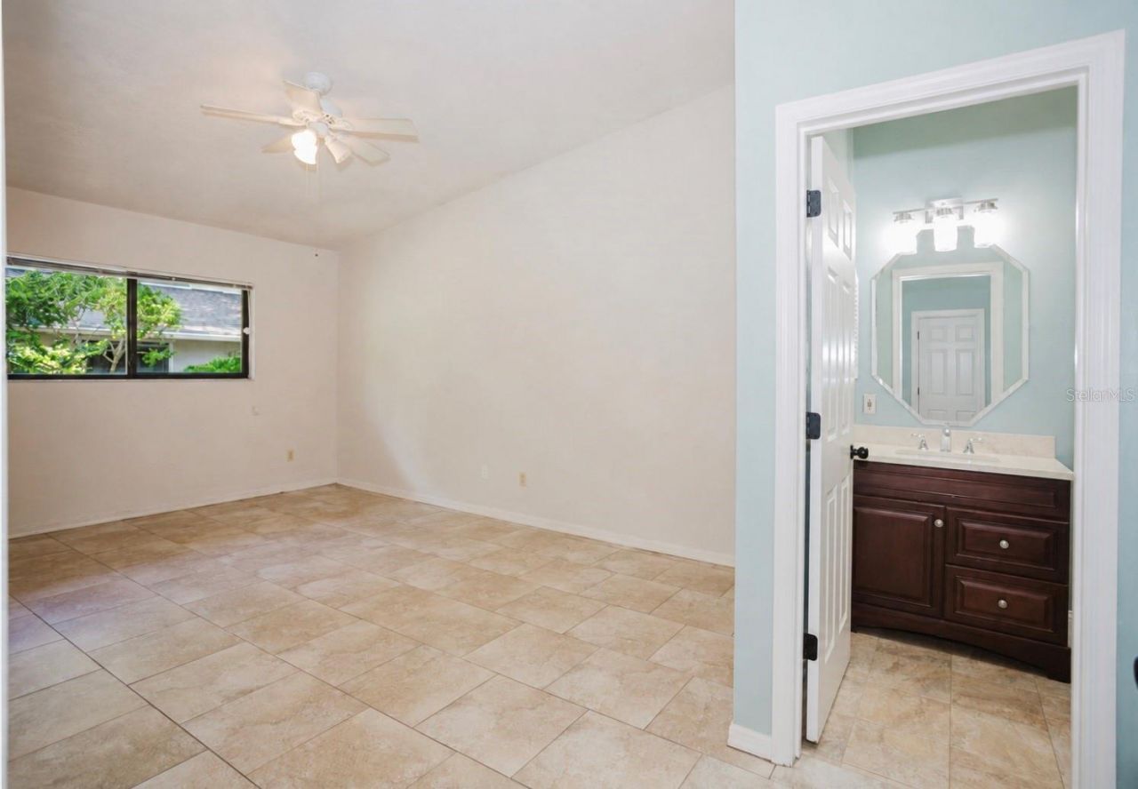 3915 NW 7th Place , Gainesville, FL 32607 Photo