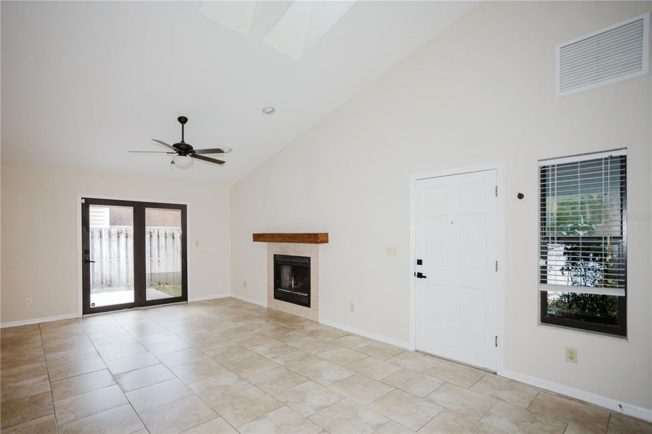 3915 NW 7th Place , Gainesville, FL 32607 Photo