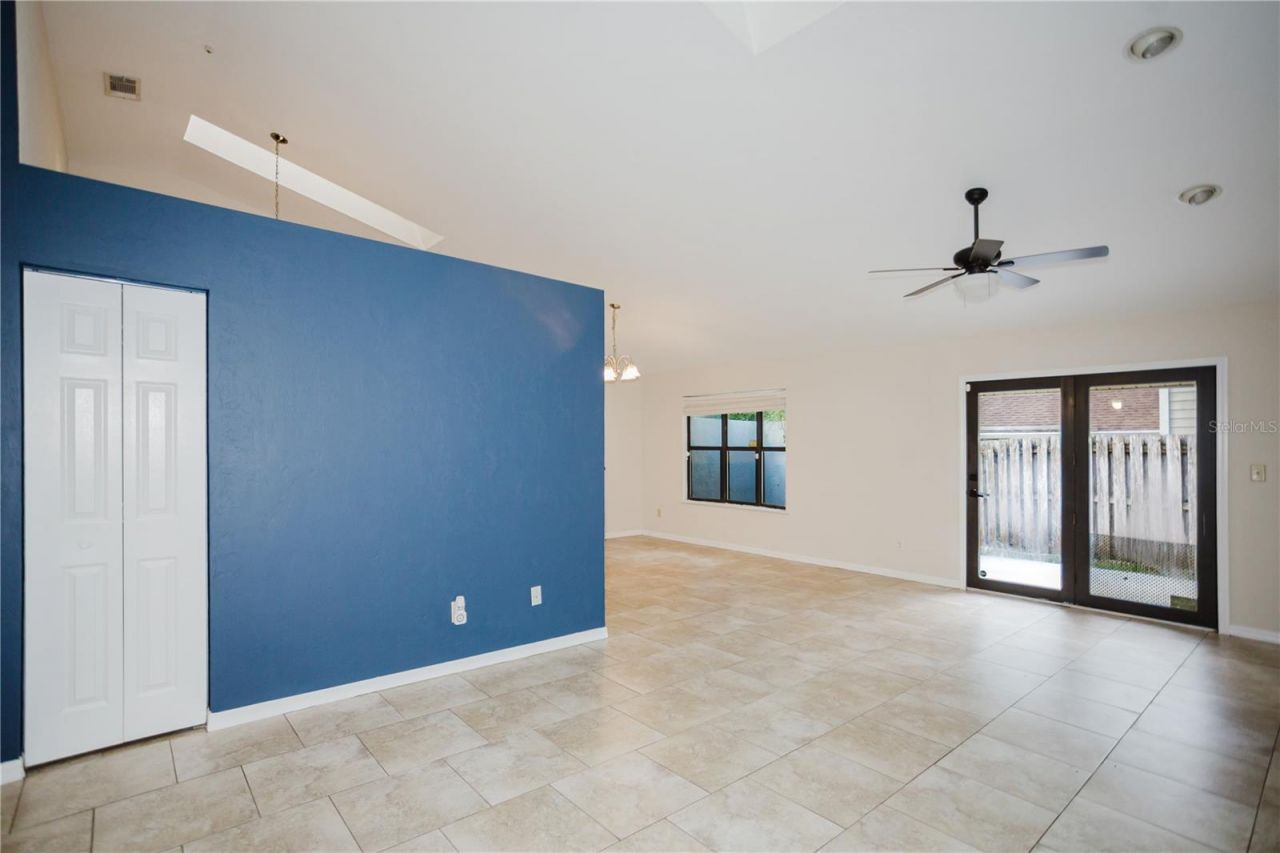 3915 NW 7th Place , Gainesville, FL 32607 Photo
