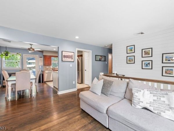 561 Rogers Dr, Roxbury, NJ 07850