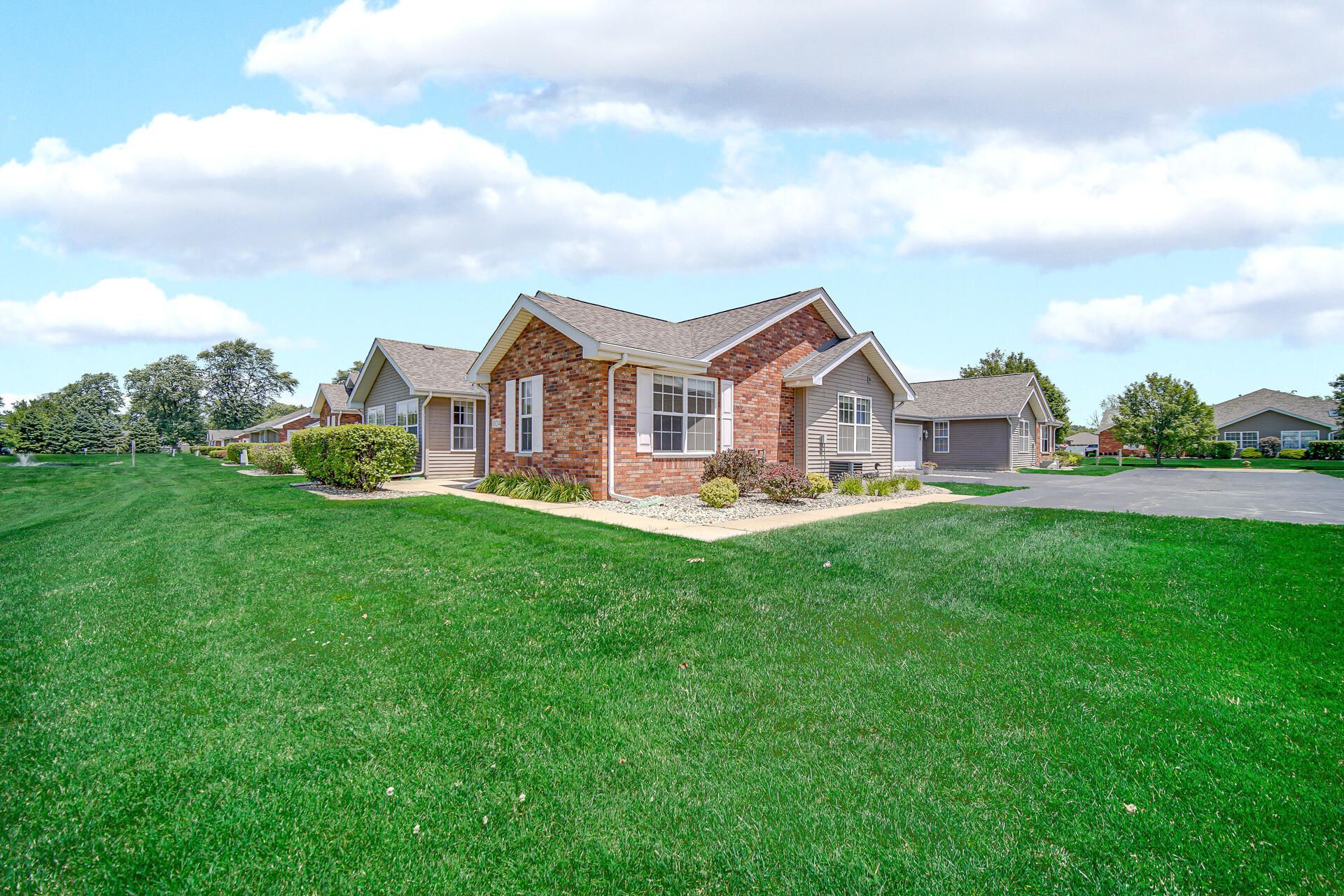 1024 N Woodlawn Avenue, Griffith, IN 46319 Main Photo