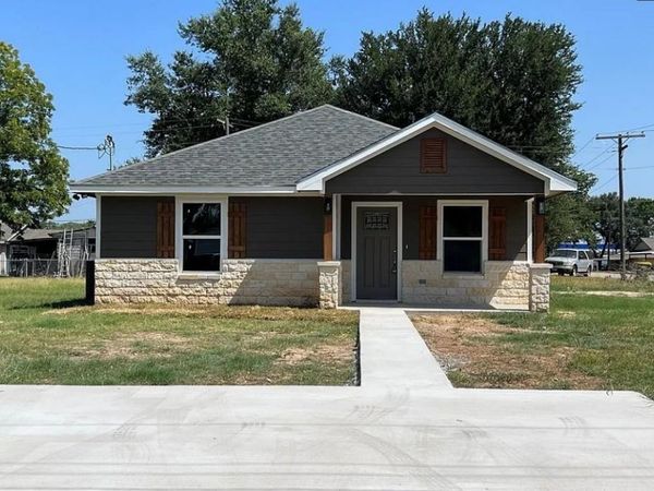 709 W Evans Street, Hearne, TX 77859