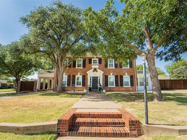 1002 E Lindsey Street, Breckenridge, TX 76424