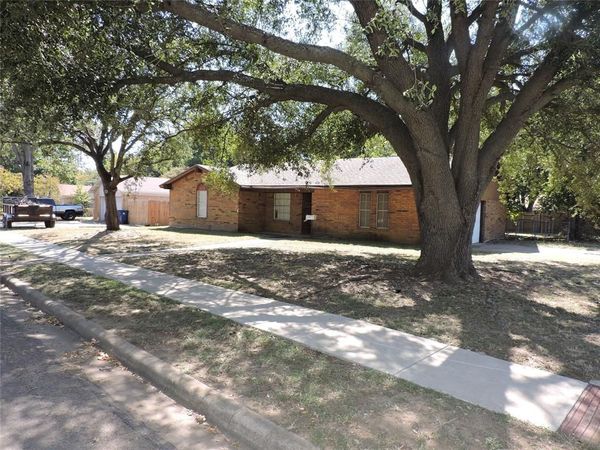 629 Sandra Lane, Burleson, TX 76028