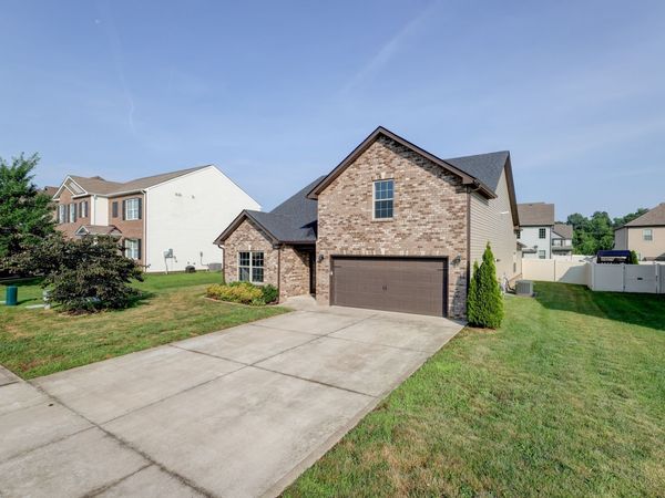 1008 Meadowview Ln , Clarksville, TN 37040
