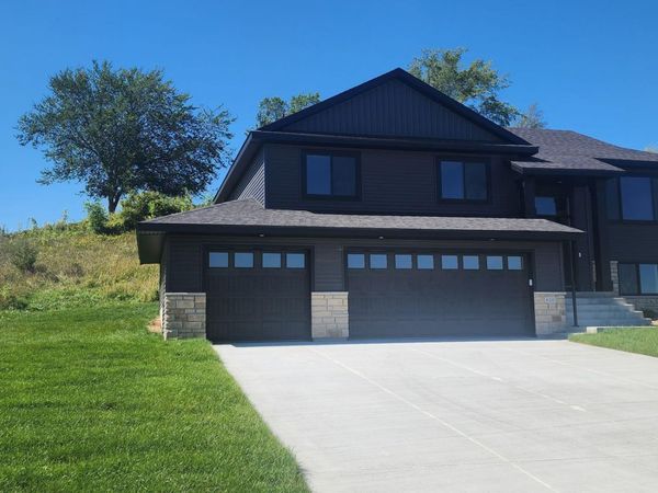 610 Mulligan Drive, Zumbrota, MN 55992