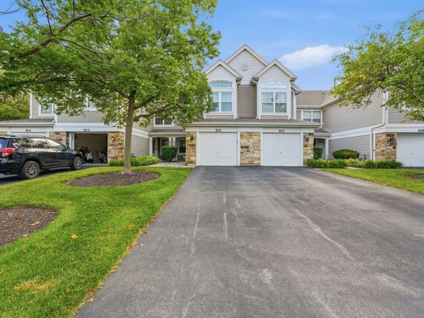 935 CONCORD Court , Unit 935, Carol Stream, IL 60188